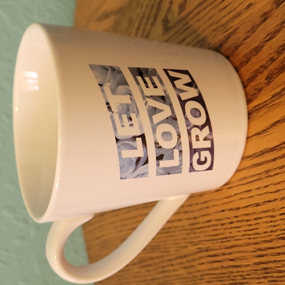 Life is Good Mug Let Love Grow Excellent condition